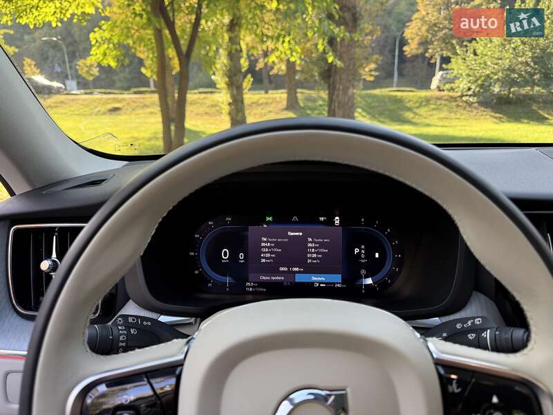 Внедорожник / Кроссовер Volvo XC60 2023 в Киеве