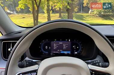 Позашляховик / Кросовер Volvo XC60 2023 в 