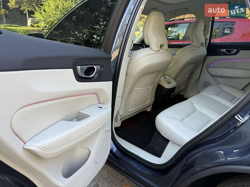 Вн��дорожник / Кроссовер Volvo XC60 2023 в Киеве