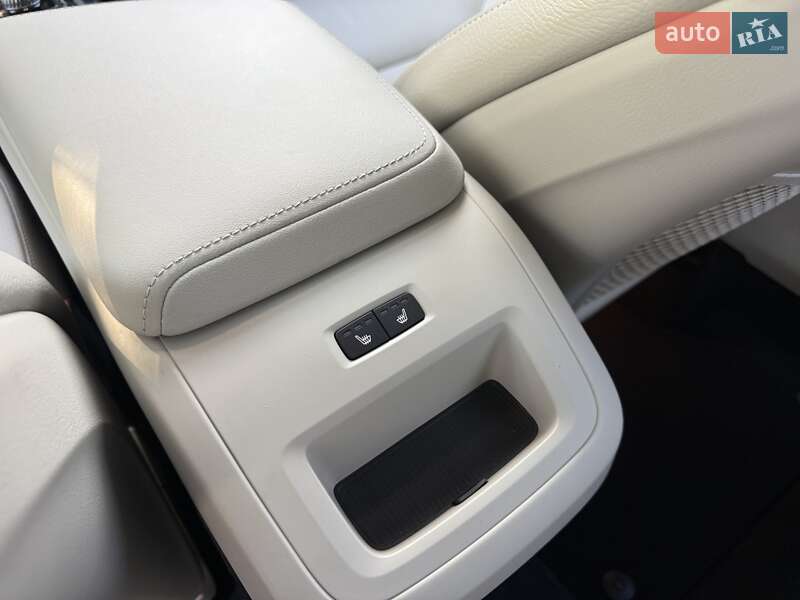Внедорожник / Кроссовер Volvo XC60 2023 в Киеве