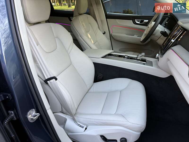 Внедорожник / Кроссовер Volvo XC60 2023 в Киеве