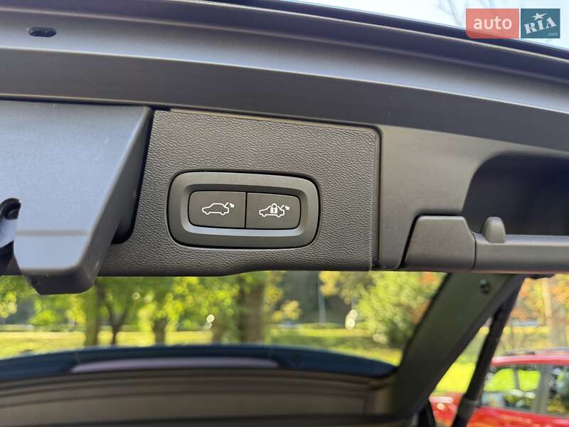 Внедорожник / Кроссовер Volvo XC60 2023 в Киеве
