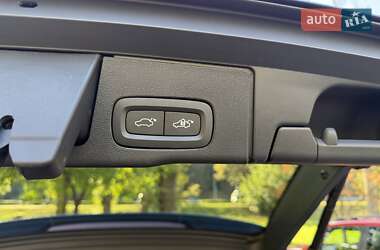Позашляховик / Кросовер Volvo XC60 2023 в 
