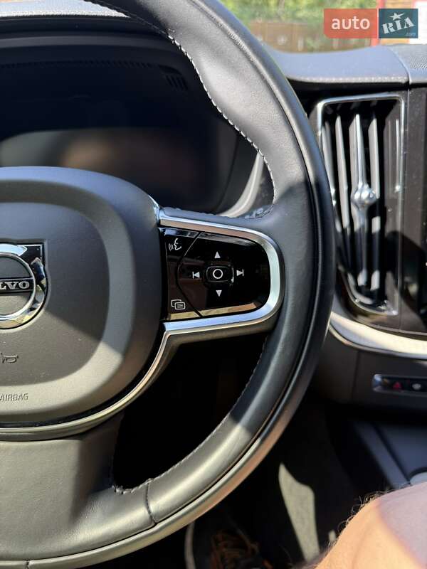 Внедорожник / Кроссовер Volvo XC60 2020 в Днепре