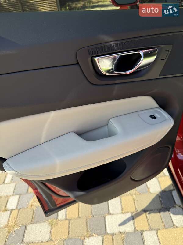 Внедорожник / Кроссовер Volvo XC60 2020 в Днепре