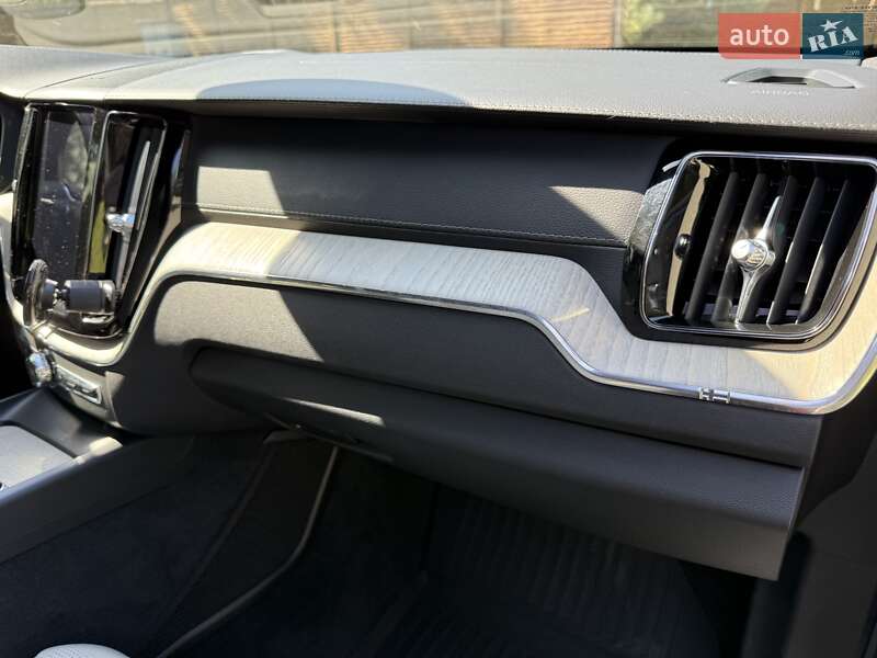Внедорожник / Кроссовер Volvo XC60 2020 в Днепре