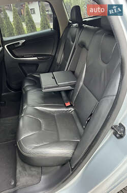 Внедорожник / Кроссовер Volvo XC60 2013 в 