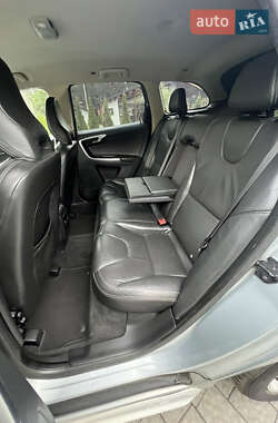 Внедорожник / Кроссовер Volvo XC60 2013 в 