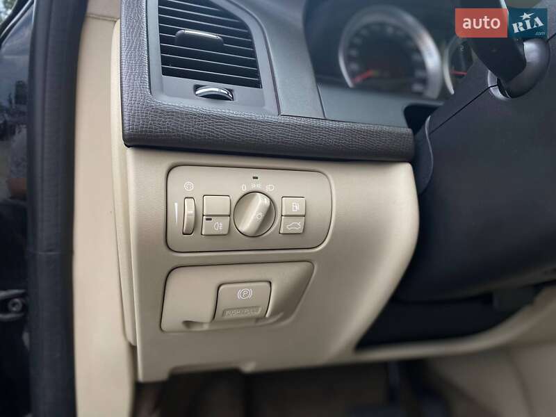 Внедорожник / Кроссовер Volvo XC60 2011 в Киеве