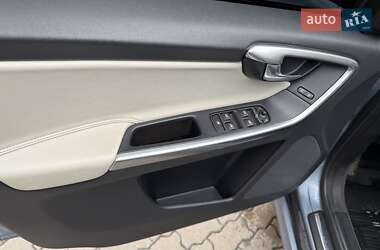 Внедорожник / Кроссовер Volvo XC60 2017 в 