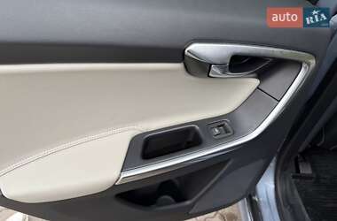 Внедорожник / Кроссовер Volvo XC60 2017 в 