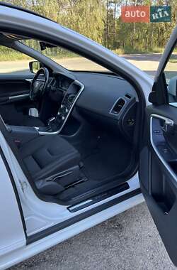 Внедорожник / Кроссовер Volvo XC60 2014 в 