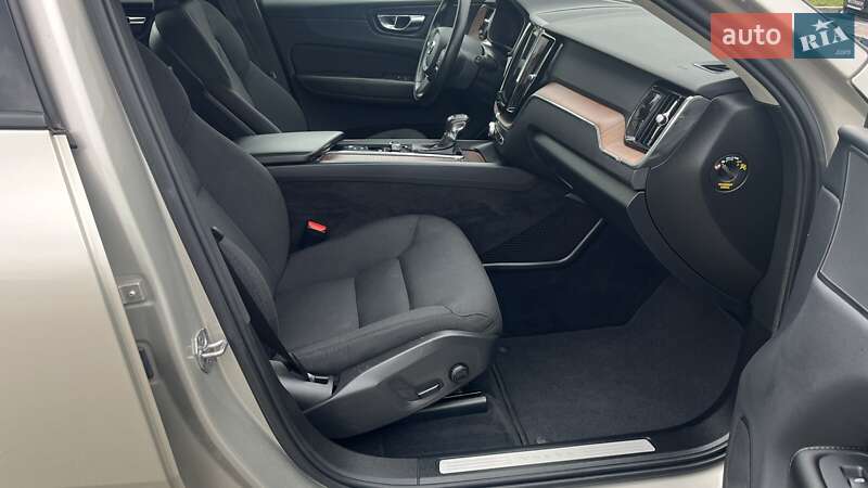 Внедорожник / Кроссовер Volvo XC60 2020 в Киеве