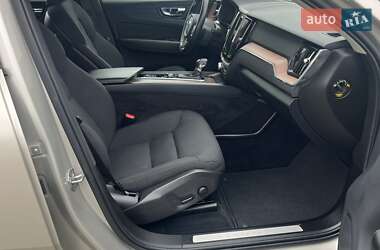 Внедорожник / Кроссовер Volvo XC60 2020 в 