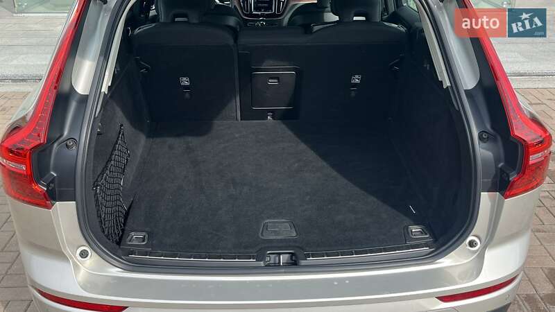 Внедорожник / Кроссовер Volvo XC60 2020 в Киеве