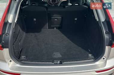 Внедорожник / Кроссовер Volvo XC60 2020 в 