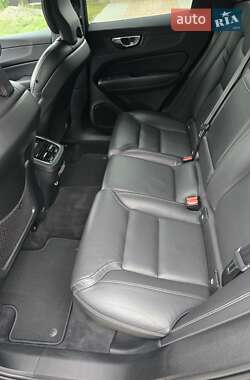 Внедорожник / Кроссовер Volvo XC60 2018 в 
