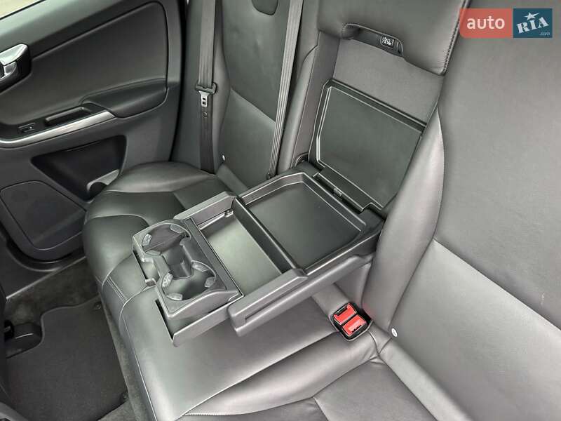 Внедорожник / Кроссовер Volvo XC60 2016 в Луцке