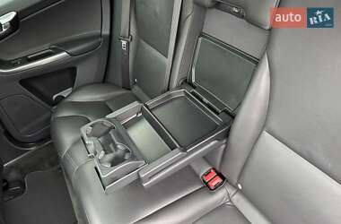Внедорожник / Кроссовер Volvo XC60 2016 в 