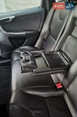 Внедорожник / Кроссовер Volvo XC60 2015 в 