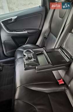 Внедорожник / Кроссовер Volvo XC60 2015 в 