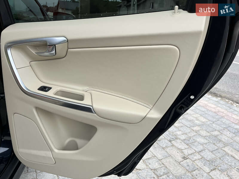 Внедорожник / Кроссовер Volvo XC60 2015 в Теребовле