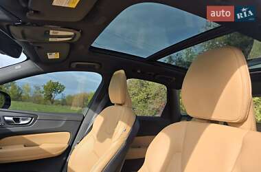 Внедорожник / Кроссовер Volvo XC60 2023 в 