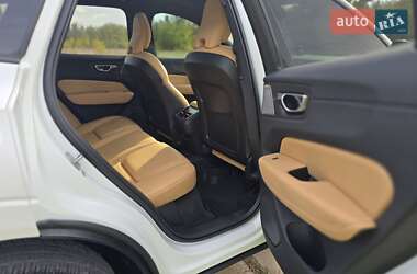 Внедорожник / Кроссовер Volvo XC60 2023 в 