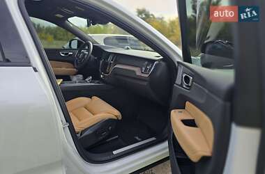 Внедорожник / Кроссовер Volvo XC60 2023 в 
