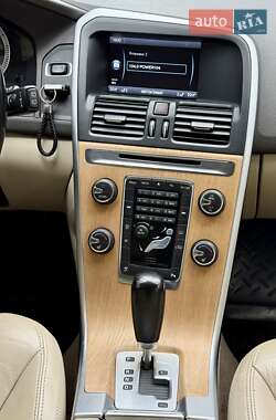 Внедорожник / Кроссовер Volvo XC60 2012 в 