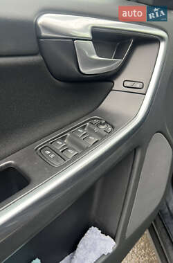 Внедорожник / Кроссовер Volvo XC60 2012 в 