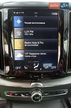 Внедорожник / Кроссовер Volvo XC60 2018 в 