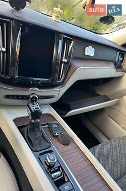 Позашляховик / Кросовер Volvo XC60 2017 в 