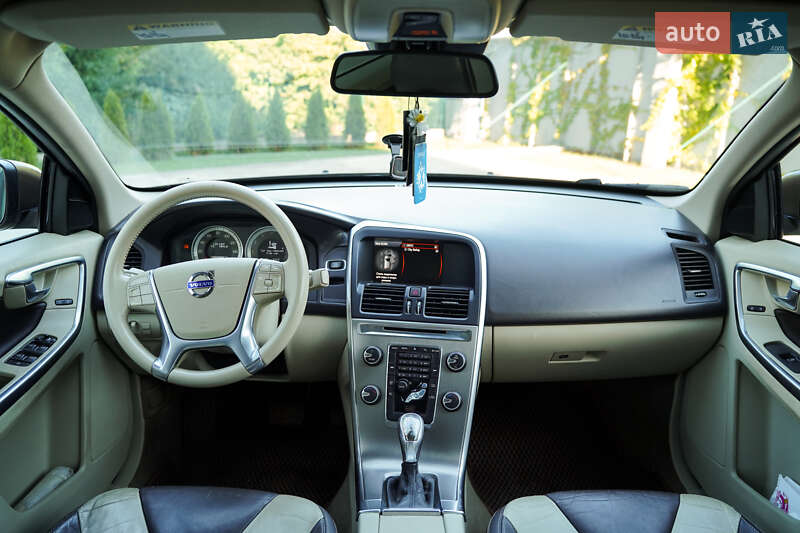 Внедорожник / Кроссовер Volvo XC60 2012 в Черновцах