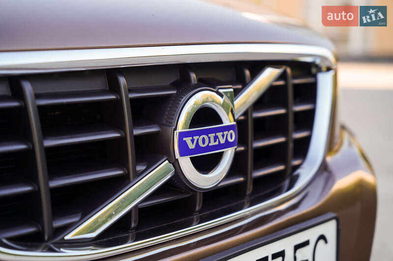 Внедорожник / Кроссовер Volvo XC60 2012 в Черновцах