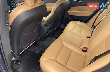 Внедорожник / Кроссовер Volvo XC60 2018 в 