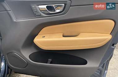 Внедорожник / Кроссовер Volvo XC60 2018 в 
