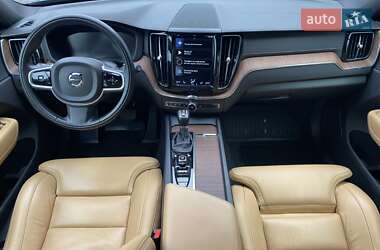 Внедорожник / Кроссовер Volvo XC60 2018 в 