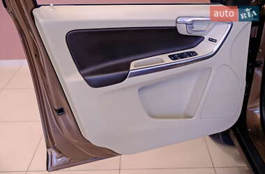 Внедорожник / Кроссовер Volvo XC60 2012 в 