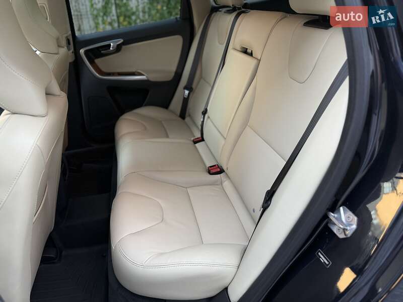 Внедорожник / Кроссовер Volvo XC60 2016 в Львове