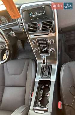 Внедорожник / Кроссовер Volvo XC60 2015 в 