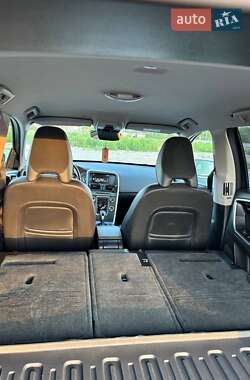 Внедорожник / Кроссовер Volvo XC60 2015 в 