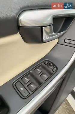 Внедорожник / Кроссовер Volvo XC60 2017 в 
