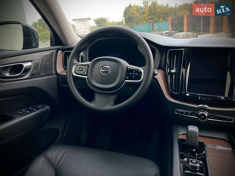 Позашляховик / Кросовер Volvo XC60 2023 в Києві