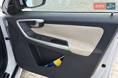 Внедорожник / Кроссовер Volvo XC60 2014 в 