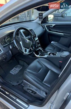 Внедорожник / Кроссовер Volvo XC60 2015 в 