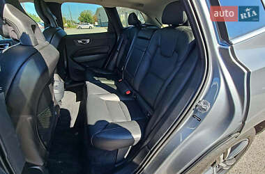 Внедорожник / Кроссовер Volvo XC60 2018 в 