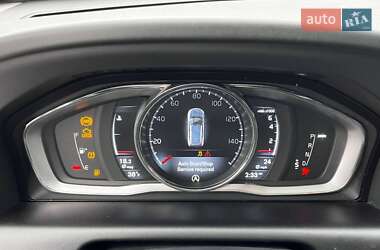 Внедорожник / Кроссовер Volvo XC60 2015 в 