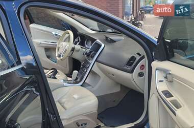 Позашляховик / Кросовер Volvo XC60 2010 в  фото 3 Позашляховик / Кросовер Volvo XC60 2010 в