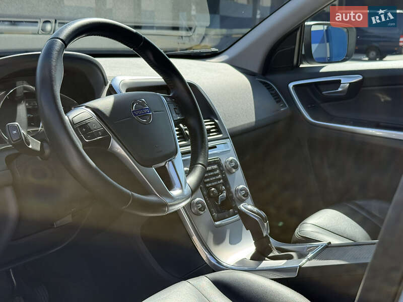 Внедорожник / Кроссовер Volvo XC60 2016 в Ровно
